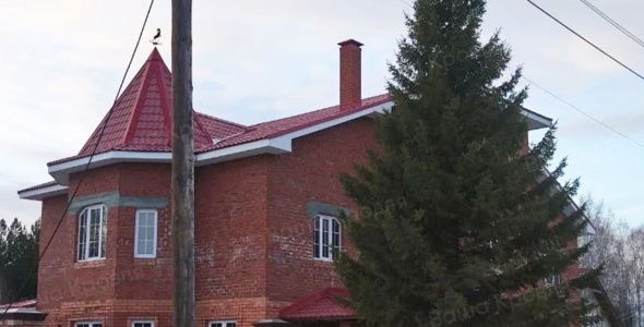 Монтаж снегозадержателей в кровлю из металлочерепицы