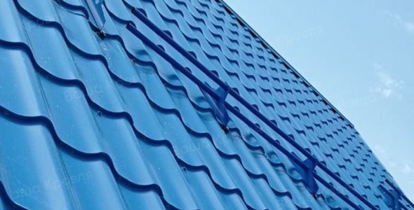 Монтаж снегозадержателей